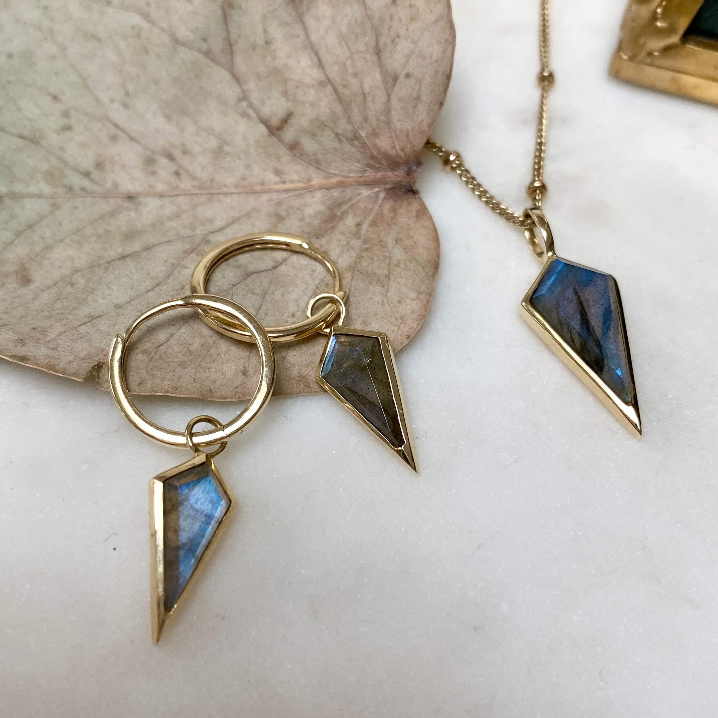 Labradorite Rhombus Pendant 9k Gold and matching earrings