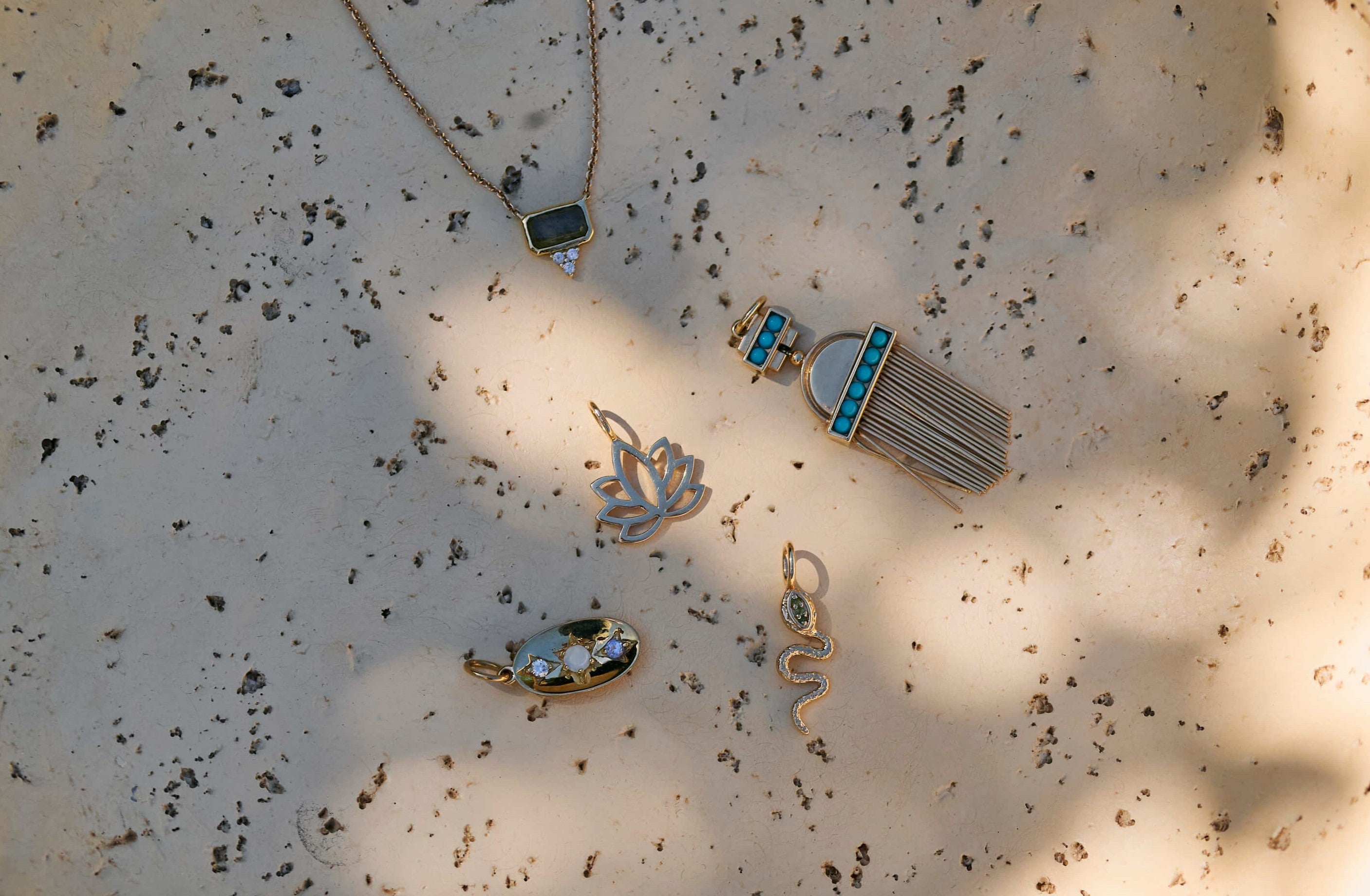 solid gold pendant jewellery
