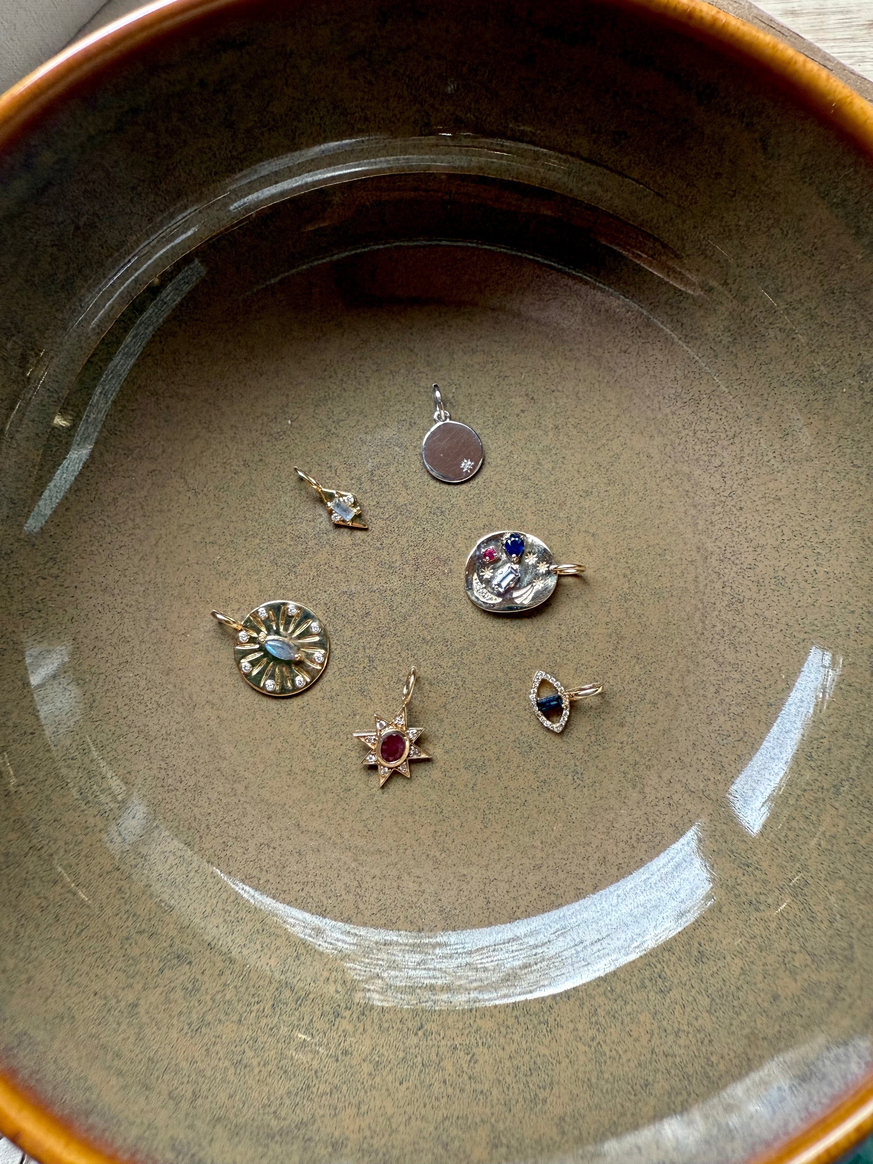 Sample Sale Necklaces, Pendants & Chains