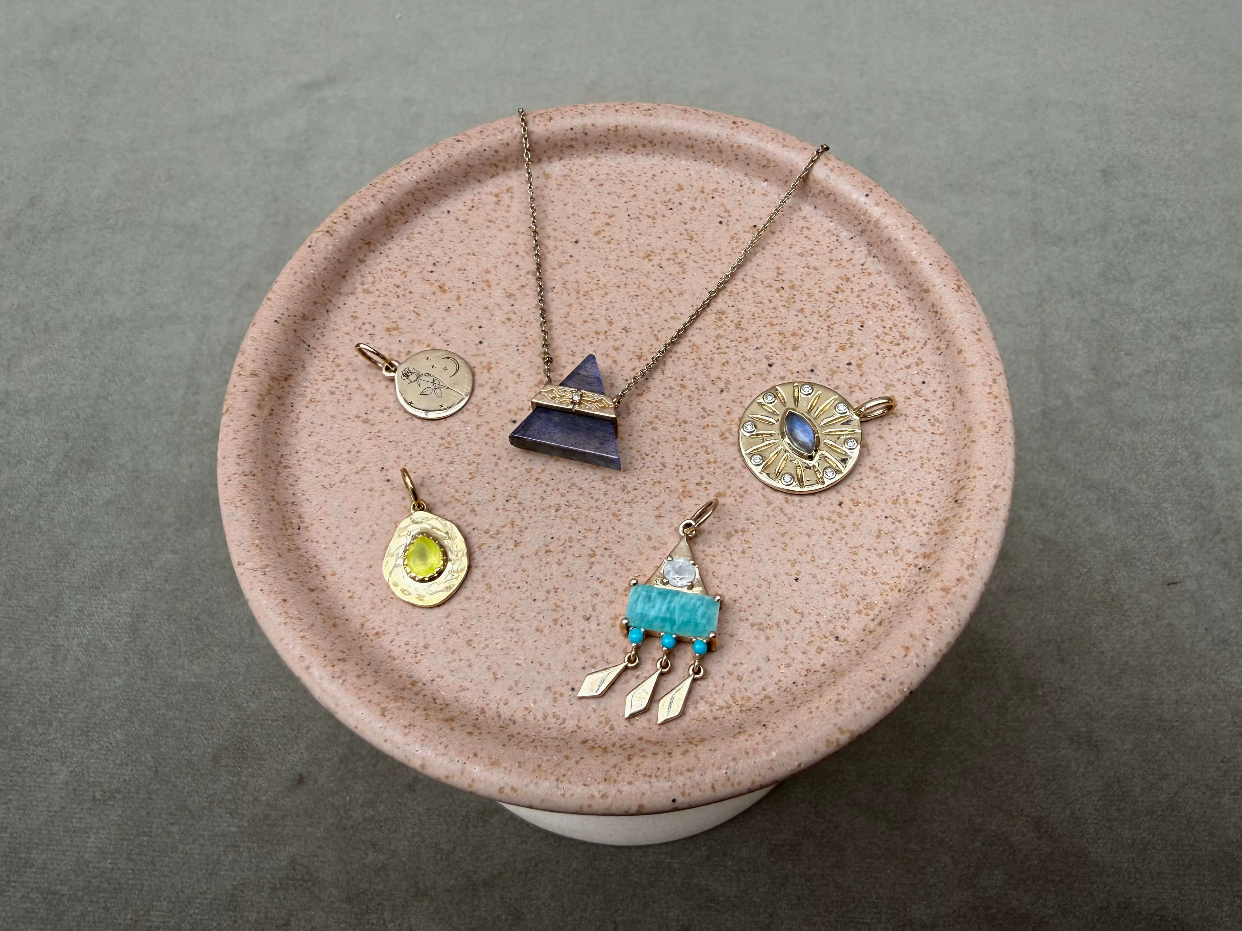 Sample Sale Necklaces, Pendants & Chains