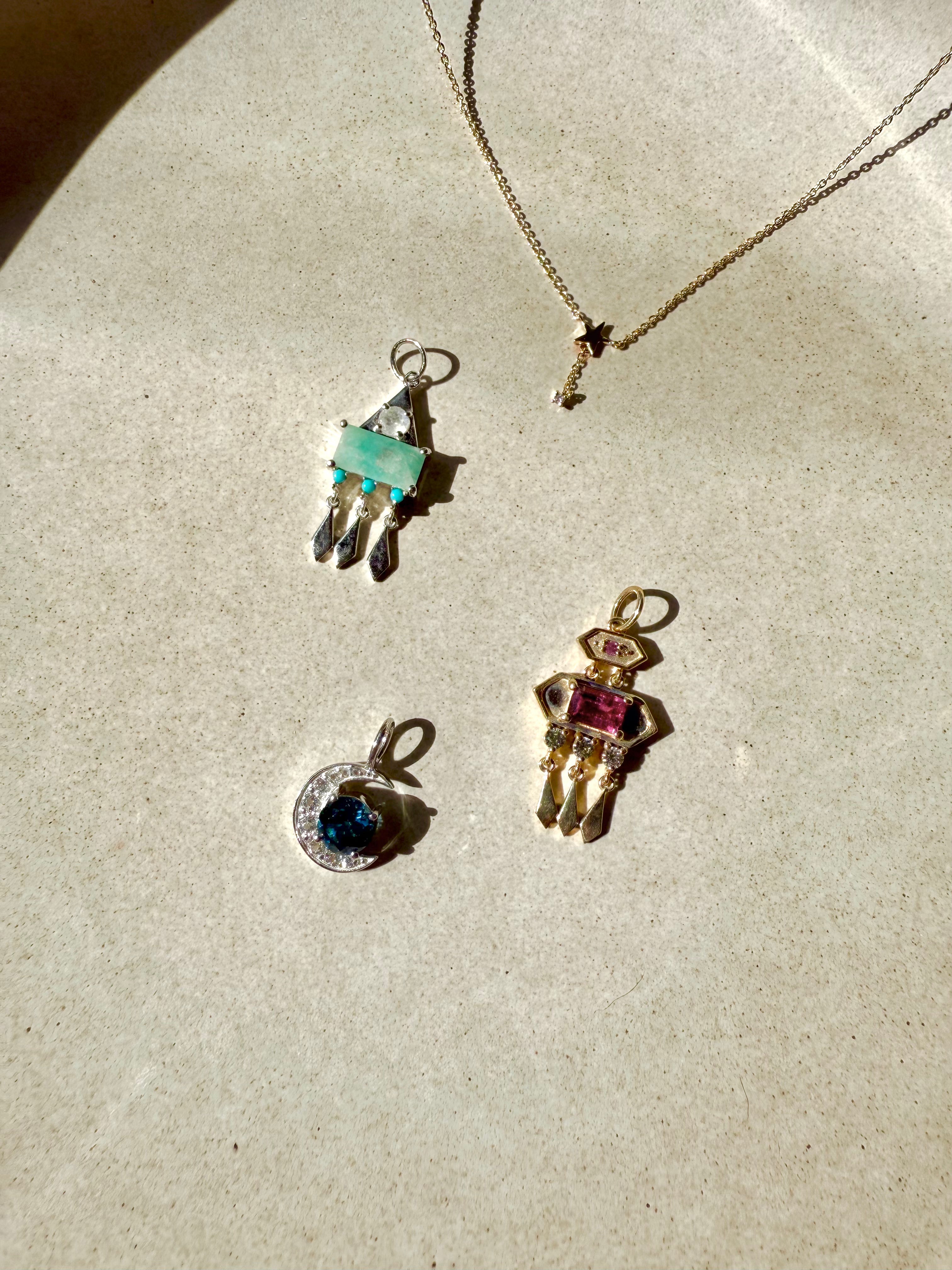Sample Sale Necklaces, Pendants & Chains