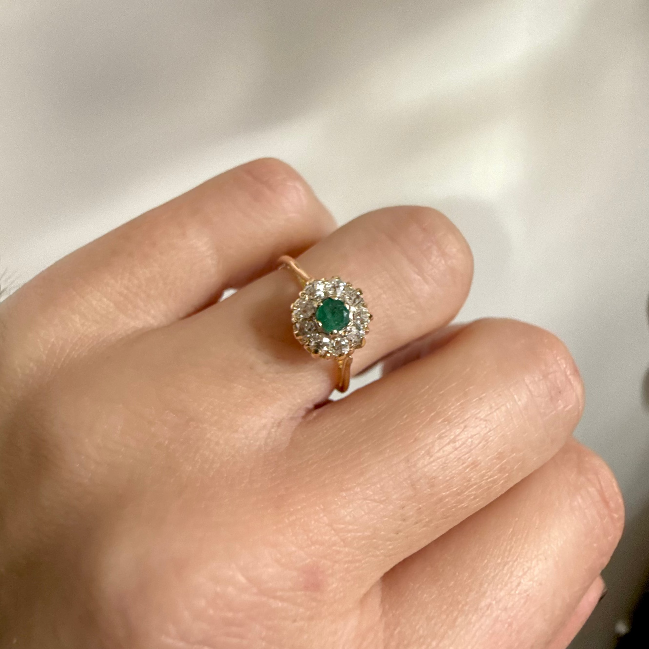 close up of the 18kt Gold Emerald & diamond Vintage Ring on model finger