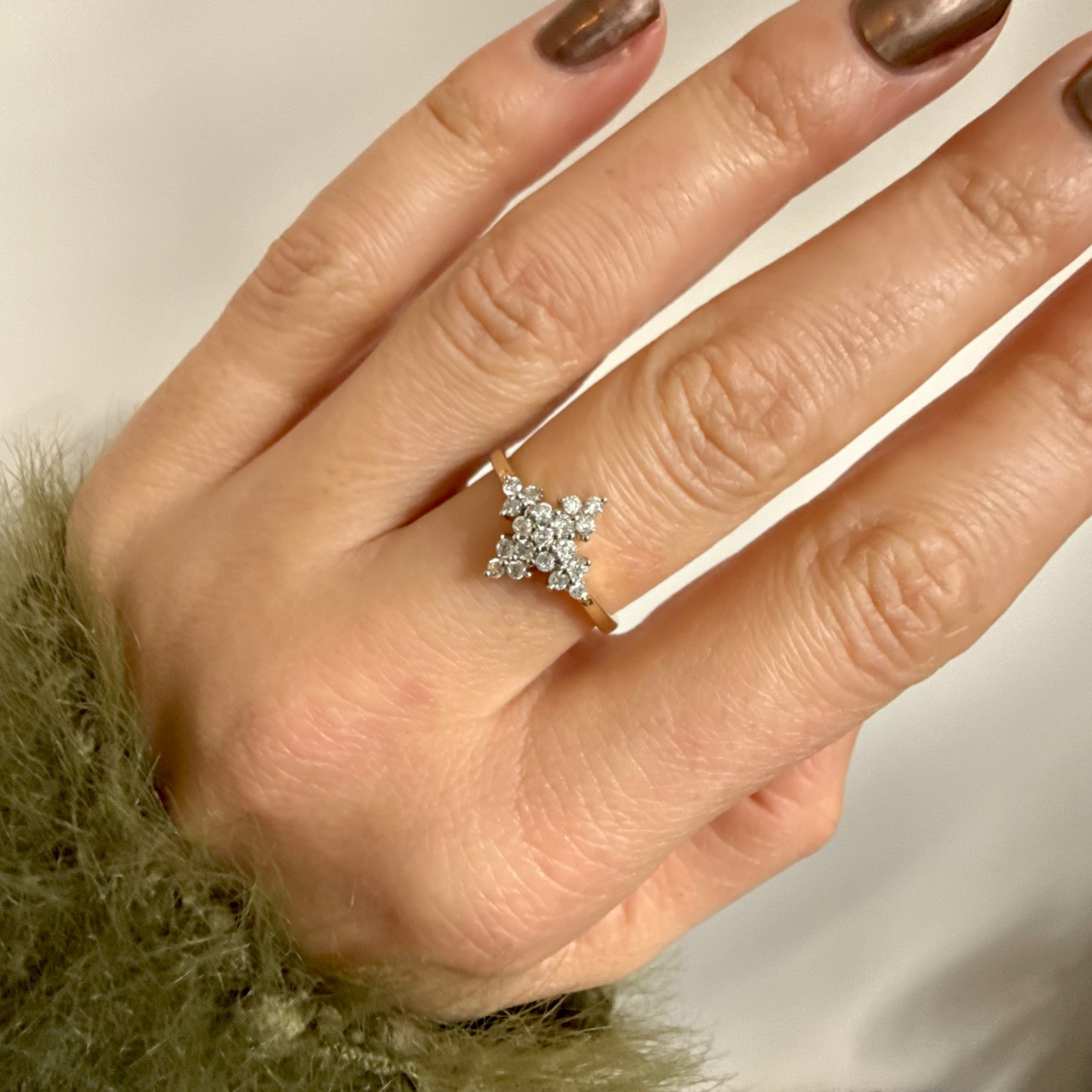 model wearing the 9kt Gold Diamond cluster Vintage Ring