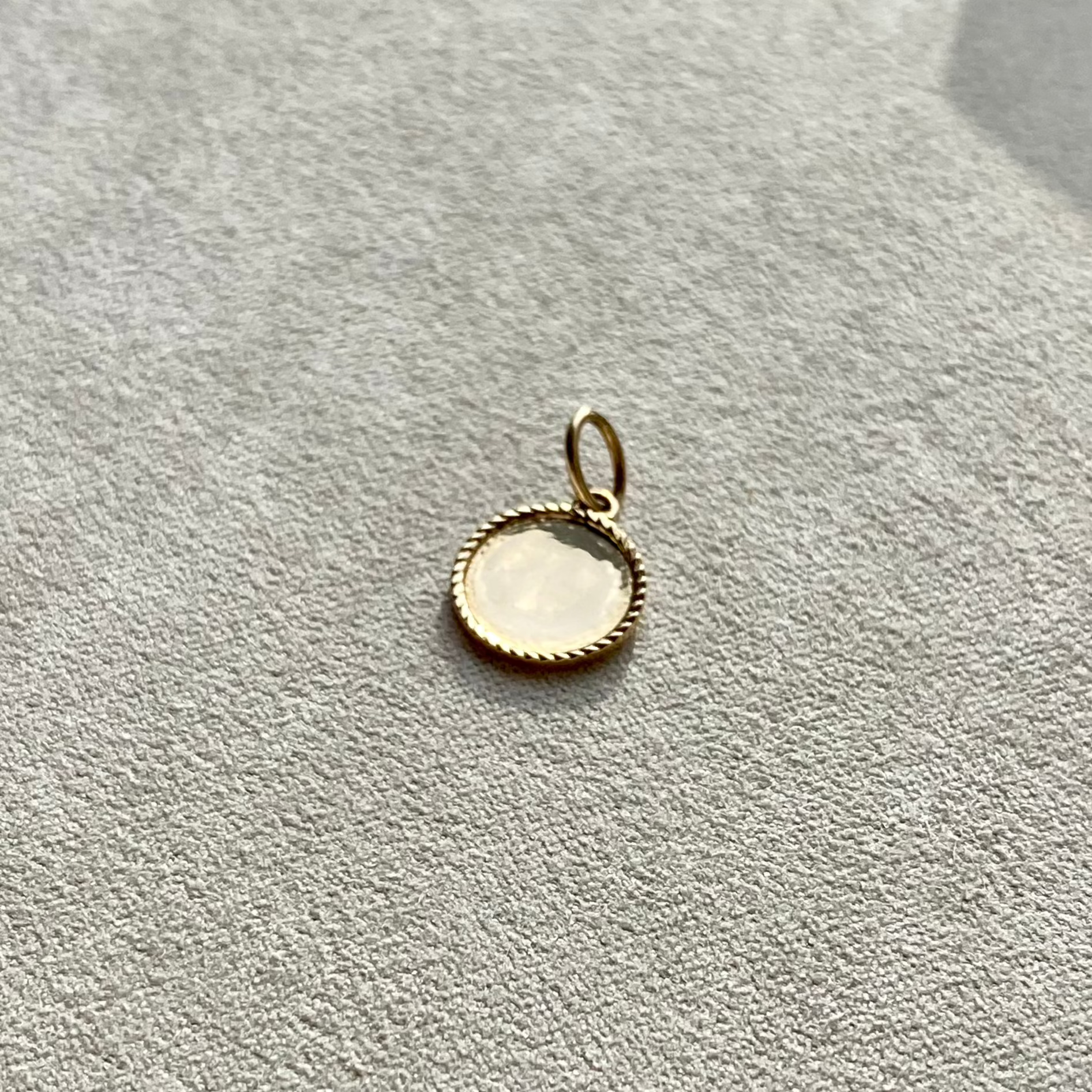 Twisted Border Pendant 9k Gold Sample