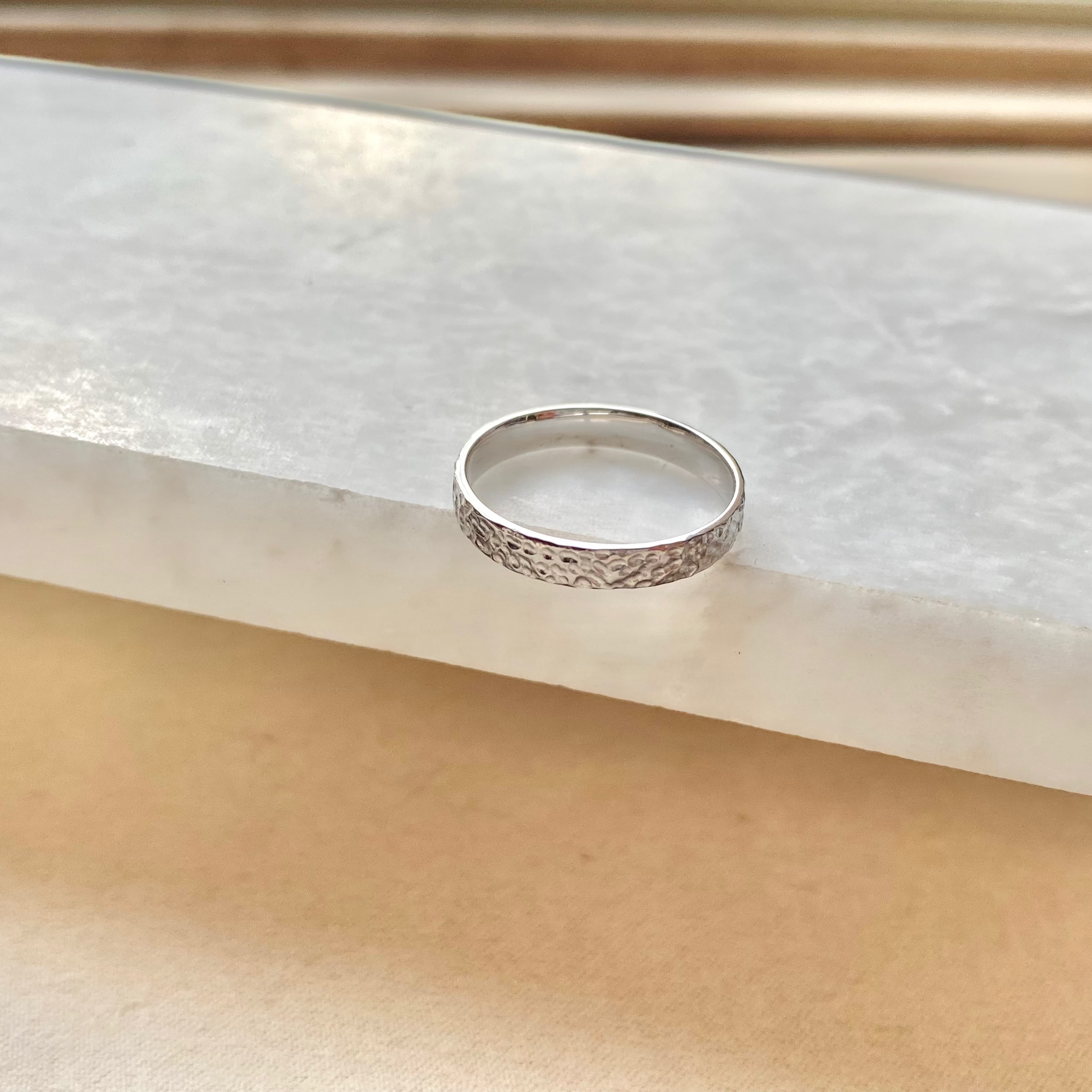 Hammered Band Ring 9k White Gold Size L Sample