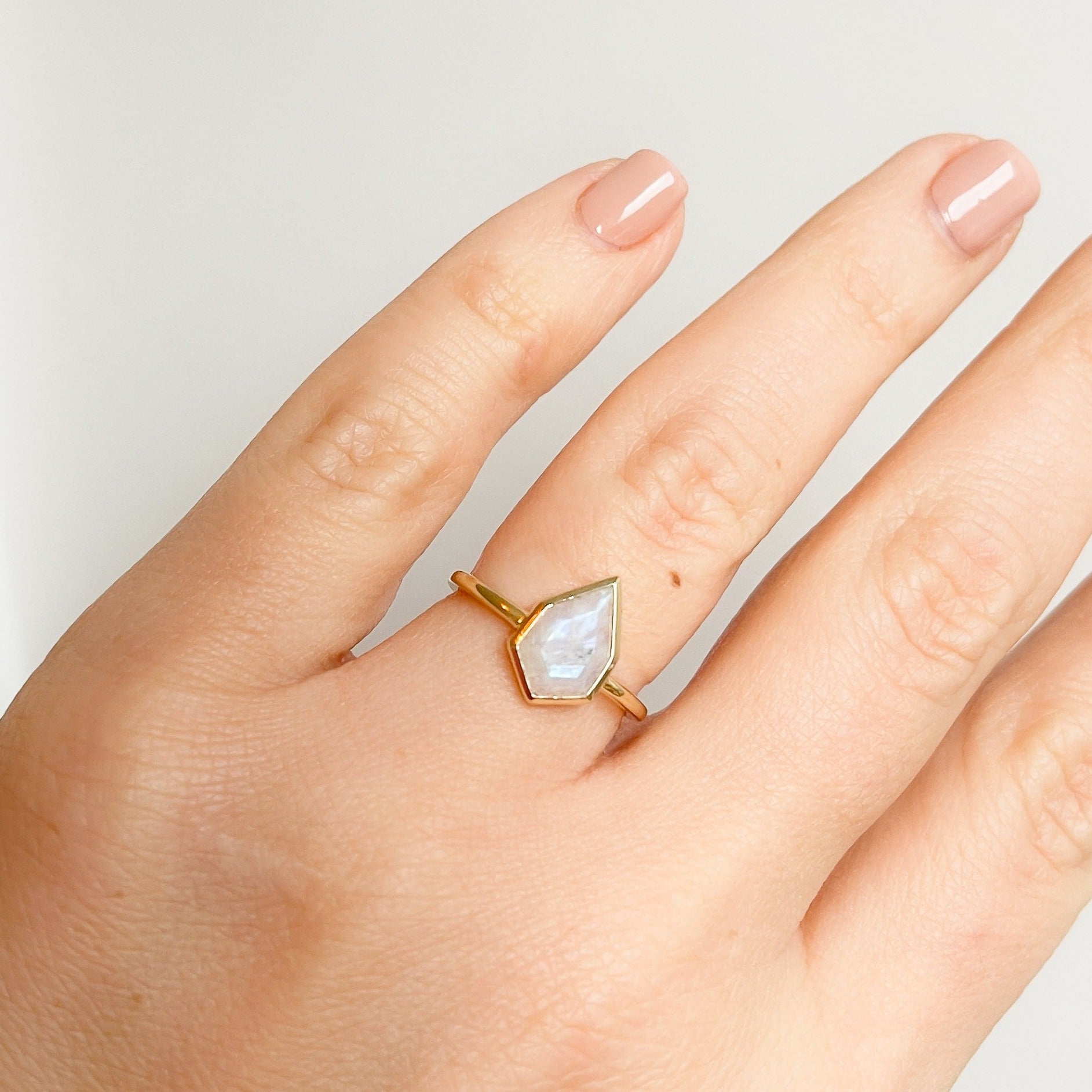 Moonstone Kite Ring 9k Gold