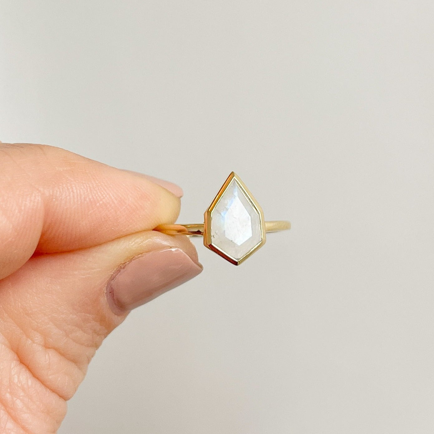 Moonstone Kite Ring 9k Gold