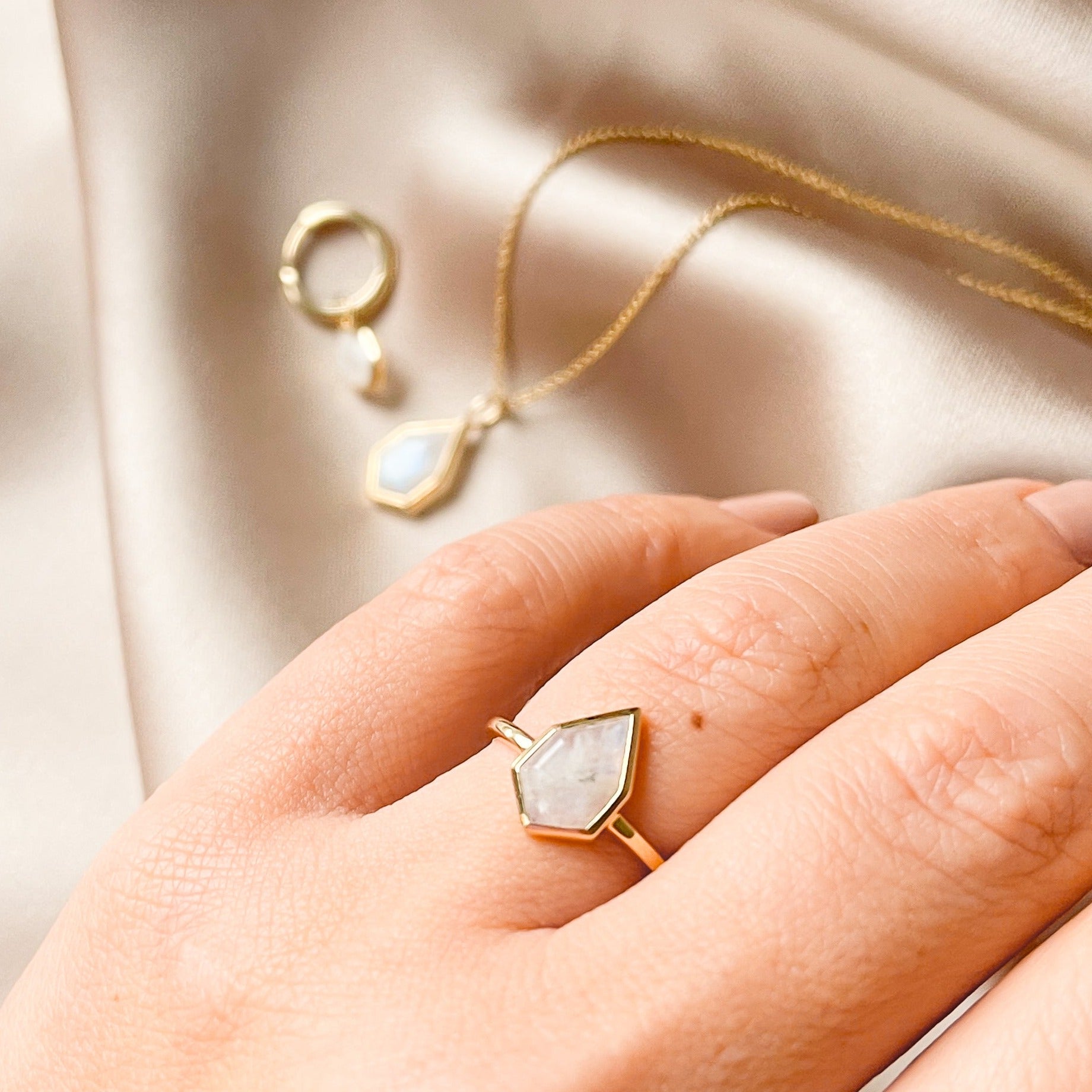 Moonstone Kite Ring 9k Gold