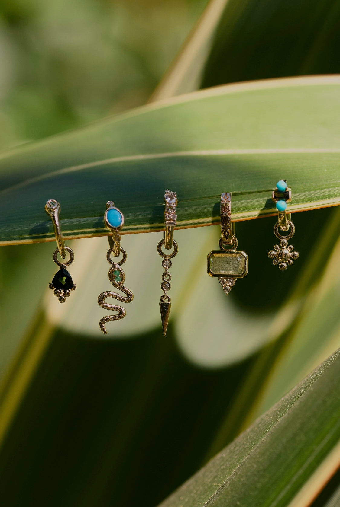 <p><small>New in </small></p>solid gold earrings