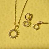 Sunburst Silhouette Necklace 9k Gold