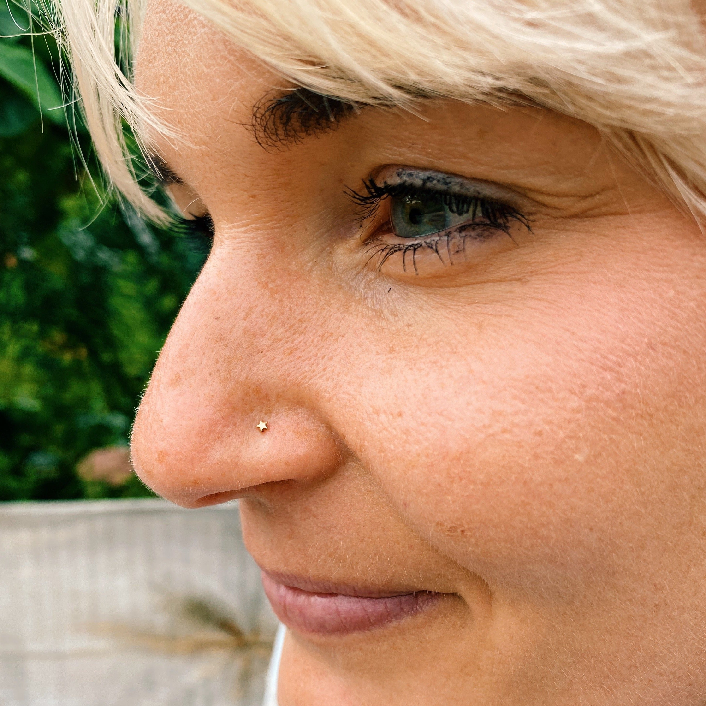 Star Nose Stud 9k Gold