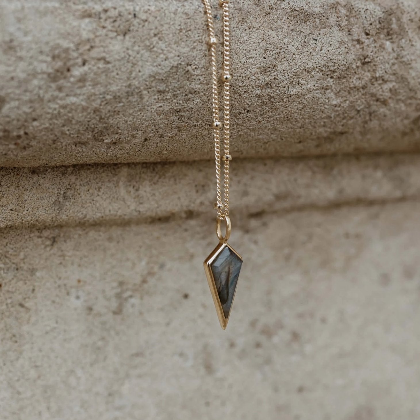 Labradorite Rhombus Pendant 9k Gold